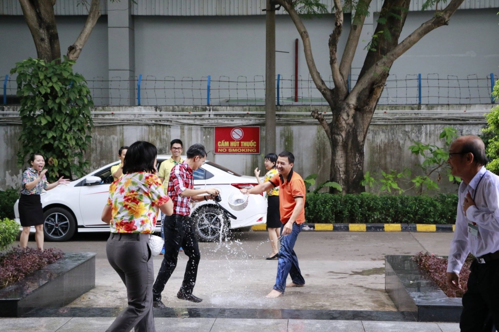 Sắc màu Songkran trên đất Việt Sắc màu Songkran trên đất Việt