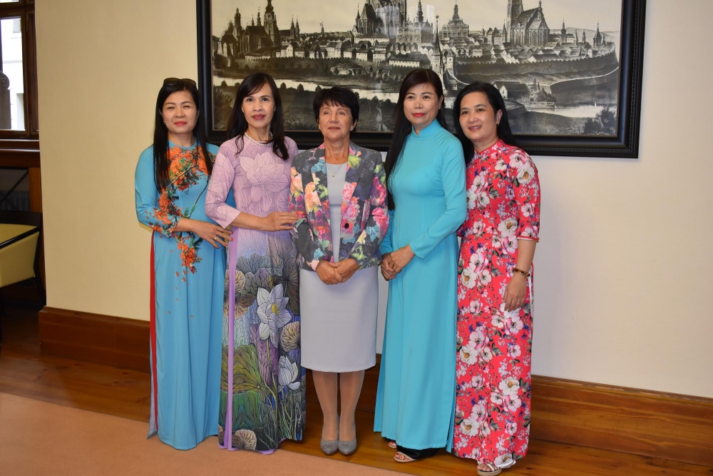 “Vietnam Stories” - triển lãm ảnh giúp người Séc hiểu hơn về các phong tục tập quán của người Việt “Vietnam Stories” - triển lãm ảnh giúp người Séc hiểu hơn về các phong tục tập quán của người Việt
