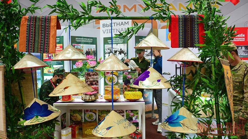 Gian nhà hữu nghị của Việt Nam tại triển lãm Đội quân văn hóa, Army Games 2021 thu hút bạn bè quốc tế Gian nhà hữu nghị của Việt Nam tại triển lãm Đội quân văn hóa, Army Games 2021 thu hút bạn bè quốc tế