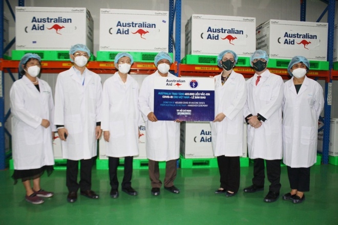 TP.HCM tiếp nhận lô vaccine đầu tiên trong 1,5 triệu liều vaccine mà Australia cam kết hỗ trợ Việt Nam TP.HCM tiếp nhận lô vaccine đầu tiên trong 1,5 triệu liều vaccine mà Australia cam kết hỗ trợ Việt Nam