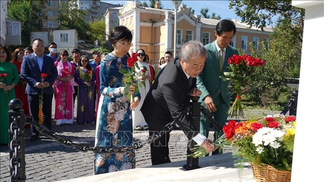 Kỷ niệm 76 năm ngày Quốc khánh: người Việt tại Nga tri ân Chủ tịch Hồ Chí Minh Kỷ niệm 76 năm ngày Quốc khánh: người Việt tại Nga tri ân Chủ tịch Hồ Chí Minh