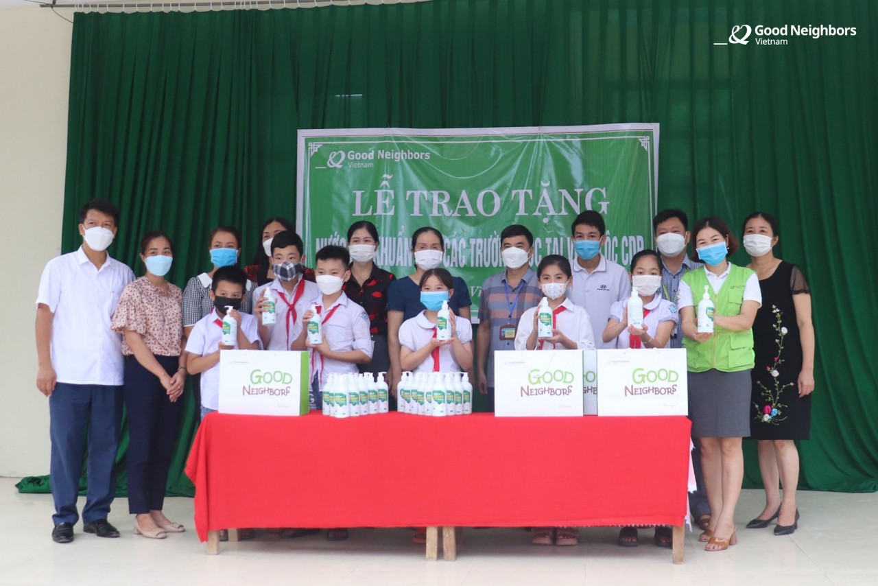 GNI hỗ trợ 1.000 chai nước sát khuẩn cho 19 trường học tại Vĩnh Lộc (Thanh Hóa) GNI hỗ trợ 1.000 chai nước sát khuẩn cho 19 trường học tại Vĩnh Lộc (Thanh Hóa)