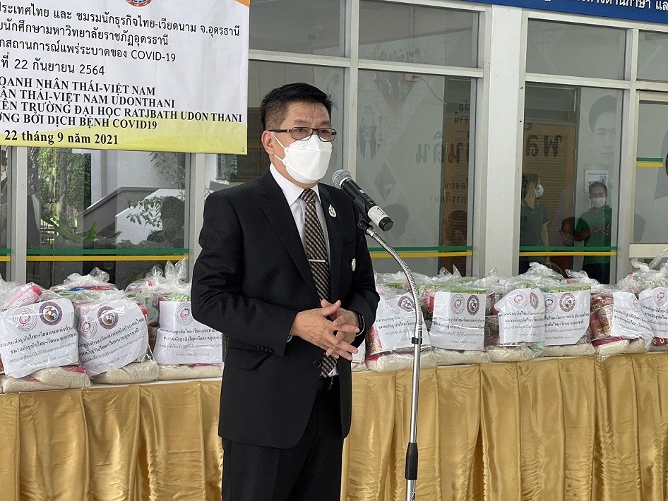 Trao quà và học bổng cho 60 sinh viên Thái Lan và Việt Nam tại Trường Đại học Hoàng gia Udon Thani Trao quà và học bổng cho 60 sinh viên Thái Lan và Việt Nam tại Trường Đại học Hoàng gia Udon Thani