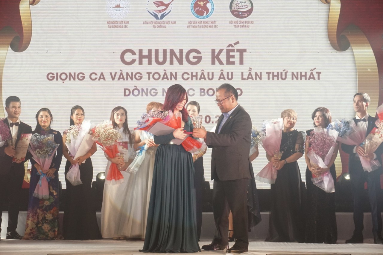 Dòng nhạc Bolero gắn kết cộng đồng người Việt tại châu Âu