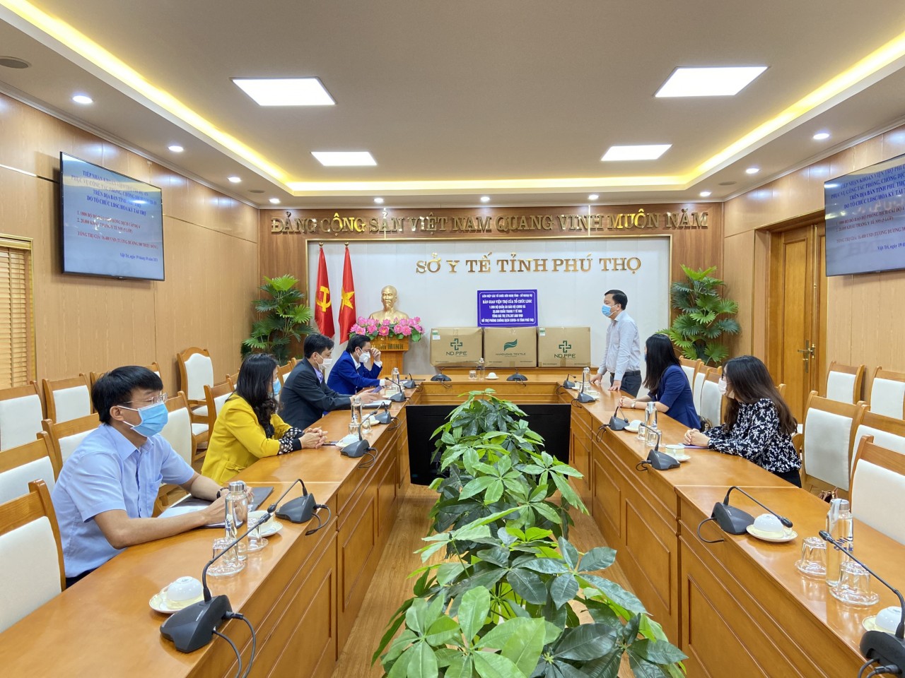 LDSC (Mỹ) hỗ trợ vật tư y tế trị giá 16.400 USD cho Phú Thọ LDSC (Mỹ) hỗ trợ vật tư y tế trị giá 16.400 USD cho Phú Thọ