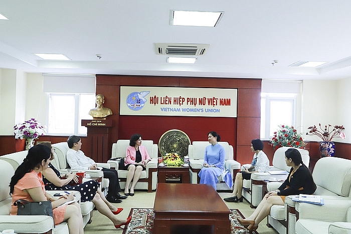 Đại sứ Cuba tại Việt Nam nhận kỷ niệm chương “Vì sự phát triển của phụ nữ Việt Nam” Đại sứ Cuba tại Việt Nam nhận kỷ niệm chương “Vì sự phát triển của phụ nữ Việt Nam”