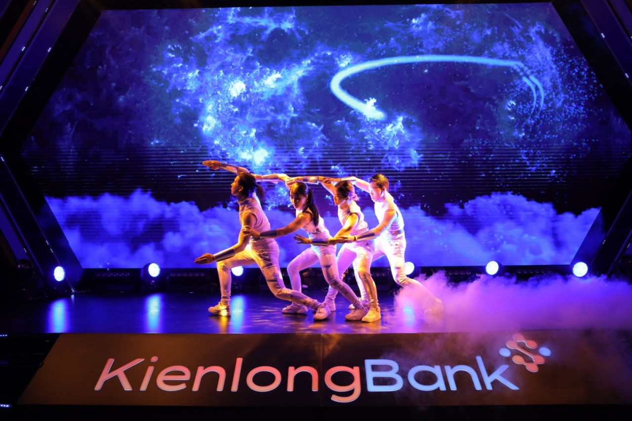 “Bữa tiệc nghệ thuật” mãn nhãn kỷ niệm tuổi 26 của KienlongBank “Bữa tiệc nghệ thuật” mãn nhãn kỷ niệm tuổi 26 của KienlongBank