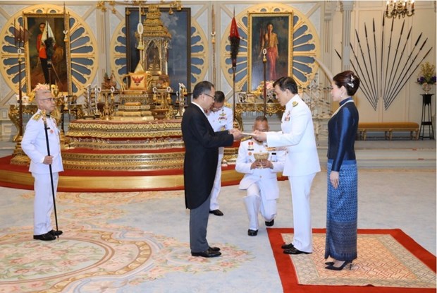 Nhà Vua Thái Lan: Quan hệ với Việt Nam sẽ tiếp tục được củng cố hình ảnh 1 Nha Vua Thai Lan: Quan he voi Viet Nam se tiep tuc duoc cung co hinh anh 1