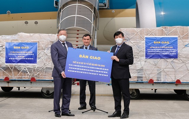 Kiều bào ở Anh, Pháp hỗ trợ tiền mặt, trang thiết bị y tế cho công tác chống dịch COVID-19 trong nước Kiều bào ở Anh, Pháp hỗ trợ tiền mặt, trang thiết bị y tế cho công tác chống dịch COVID-19 trong nước