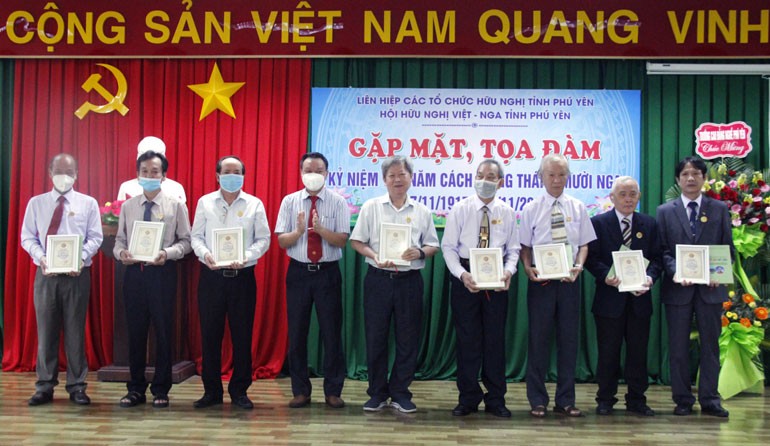 TW Hội Hữu nghị Việt - Nga tặng kỷ niệm chương, bằng khen cho 23 cá nhân của tỉnh Phú Yên TW Hội Hữu nghị Việt - Nga tặng kỷ niệm chương, bằng khen cho 23 cá nhân của tỉnh Phú Yên