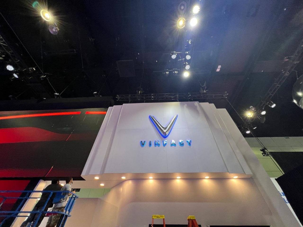 Nín thở chờ 2 “siêu phẩm” xe điện “Made in Việt Nam” lộ diện tại LA Auto Show Nín thở chờ 2 “siêu phẩm” xe điện “Made in Việt Nam” lộ diện tại LA Auto Show