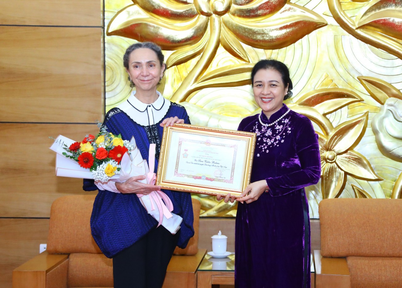 Bà Sarah Valdez Bolano - người mang hình ảnh Đại sứ Mexico thân thiện tới Việt Nam Bà Sarah Valdez Bolano - người mang hình ảnh Đại sứ Mexico thân thiện tới Việt Nam