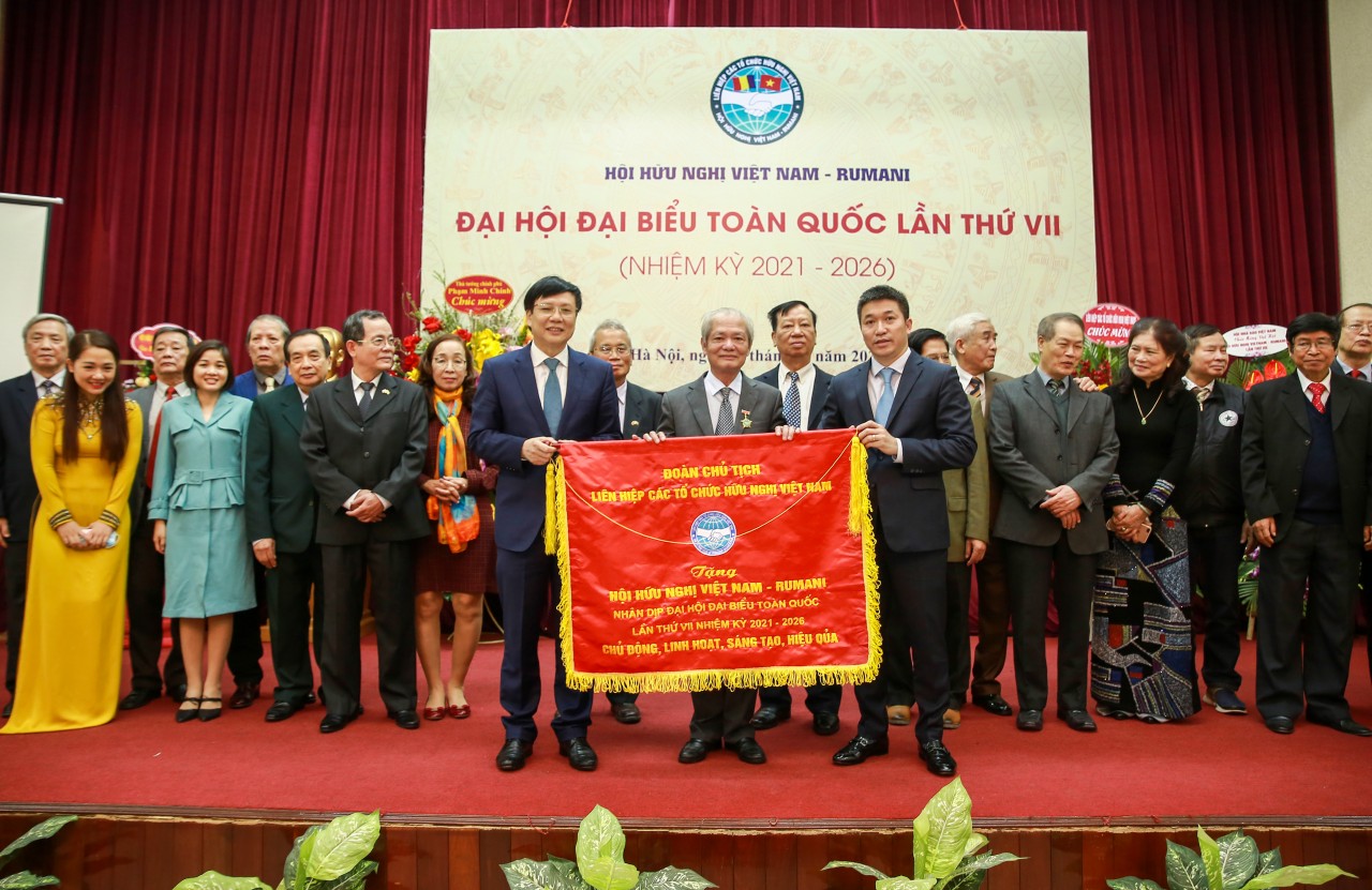 Ông Hồ Quang Lợi được bầu làm Chủ tịch Hội Hữu nghị Việt Nam-Rumani nhiệm kỳ 2021-2026 Ông Hồ Quang Lợi được bầu làm Chủ tịch Hội Hữu nghị Việt Nam-Rumani nhiệm kỳ 2021-2026