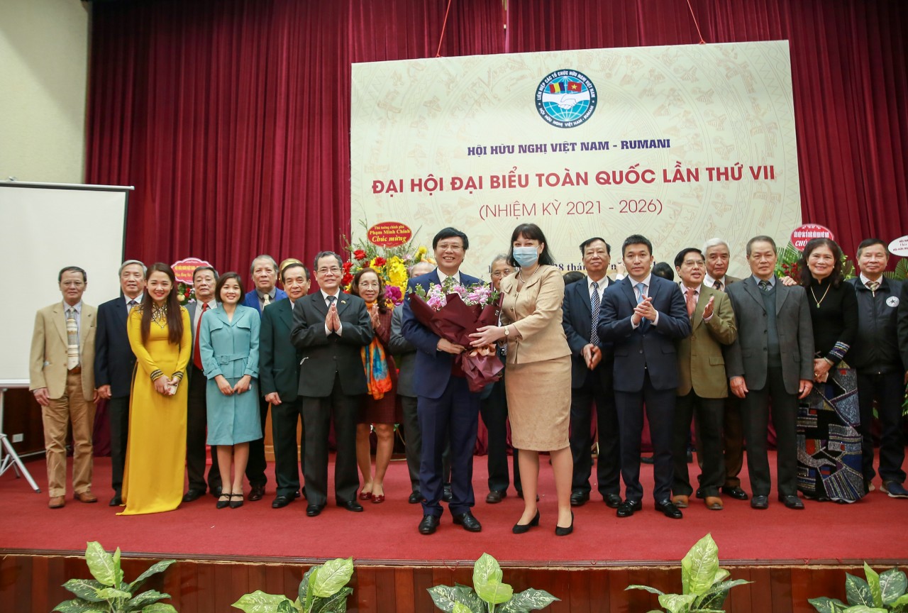 Ông Hồ Quang Lợi được bầu làm Chủ tịch Hội Hữu nghị Việt Nam-Rumani nhiệm kỳ 2021-2026 Ông Hồ Quang Lợi được bầu làm Chủ tịch Hội Hữu nghị Việt Nam-Rumani nhiệm kỳ 2021-2026
