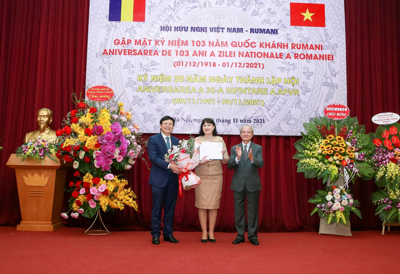 Ông Hồ Quang Lợi được bầu làm Chủ tịch Hội Hữu nghị Việt Nam-Rumani nhiệm kỳ 2021-2026 Ông Hồ Quang Lợi được bầu làm Chủ tịch Hội Hữu nghị Việt Nam-Rumani nhiệm kỳ 2021-2026