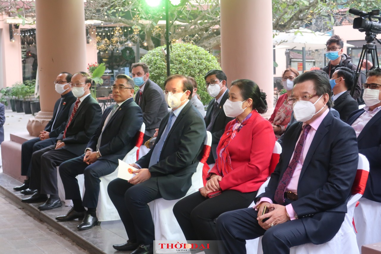 Giới thiệu hàng trăm tác phẩm nhiếp ảnh và sản phẩm dệt vải của Việt Nam và Philippin tới công chúng