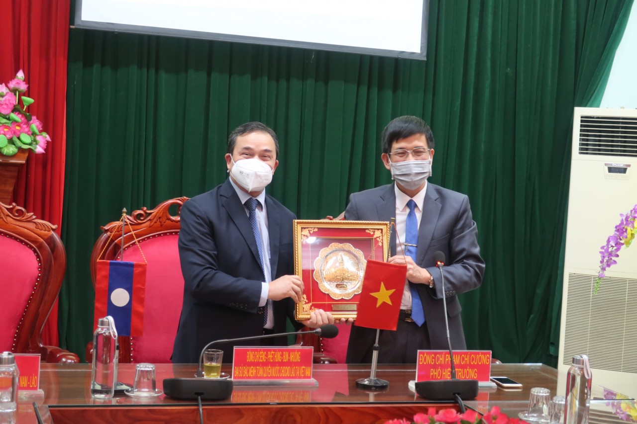 Đại sứ quán Lào đánh giá cao Trường Cao đẳng Thái Nguyên trong đào tạo học sinh, sinh viên nước bạn Đại sứ quán Lào đánh giá cao Trường Cao đẳng Thái Nguyên trong đào tạo học sinh, sinh viên nước bạn