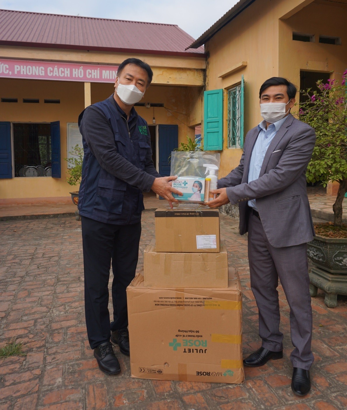 KFHI (Hàn Quốc) tặng khẩu trang y tế cho 274 học sinh tại Phú Thọ KFHI (Hàn Quốc) tặng khẩu trang y tế cho 274 học sinh tại Phú Thọ