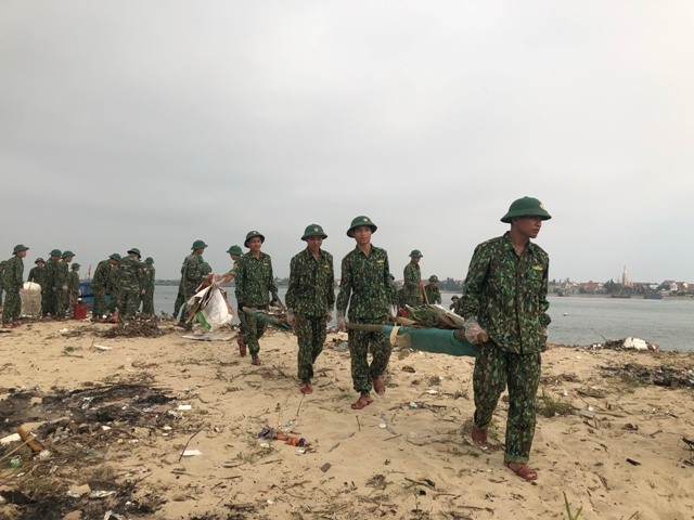 bien phong quang binh ra quan lam sach moi truong bien