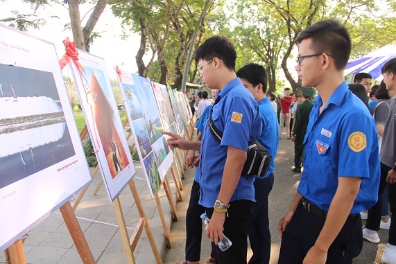 Triển lãm ảnh nghệ thuật “Biển, đảo quê hương” tại Cố đô Huế trien lam anh nghe thuat bien dao que huong tai co do hue