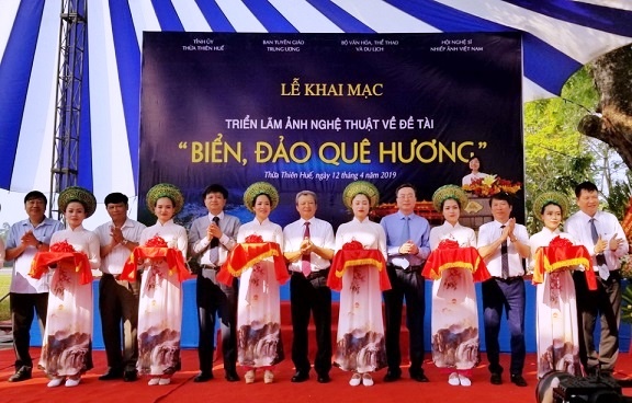 Triển lãm ảnh nghệ thuật “Biển, đảo quê hương” tại Cố đô Huế trien lam anh nghe thuat bien dao que huong tai co do hue
