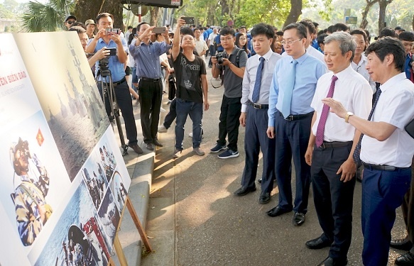 Triển lãm ảnh nghệ thuật “Biển, đảo quê hương” tại Cố đô Huế trien lam anh nghe thuat bien dao que huong tai co do hue