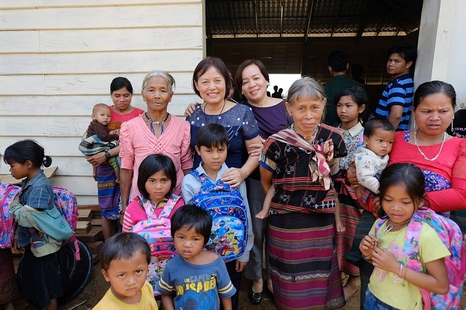 70 hộ dân Sê Kông được nhận quà từ tỉnh Thừa Thiên-Huế 70 ho dan se kong duoc nhan qua tu tinh thua thien hue