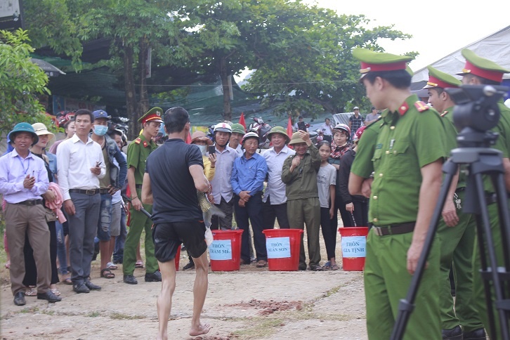 Nam thanh nữ tú đua thuyền, bắt cá trắm trên đất di sản Phong Nha - Kẻ Bàng nam thanh nu tu dua thuyen bat ca tram tren dat di san phong nha ke bang