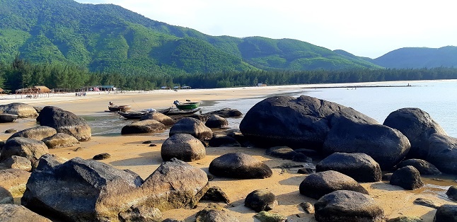 Mê mẩn ngắm biển vẻ hoang sơ Lộc Bình ở Cố đô Huế me man ngam bien ve hoang so loc binh o co do hue