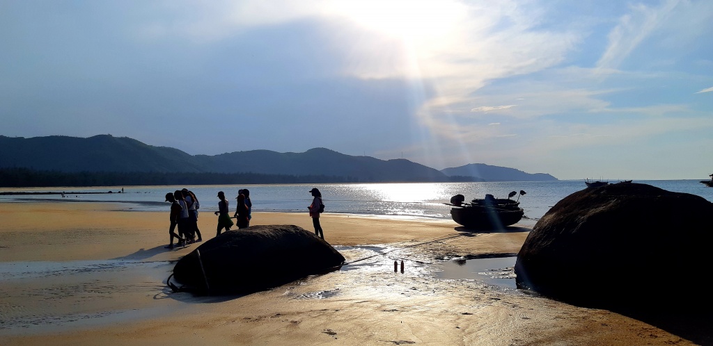Mê mẩn ngắm biển vẻ hoang sơ Lộc Bình ở Cố đô Huế me man ngam bien ve hoang so loc binh o co do hue