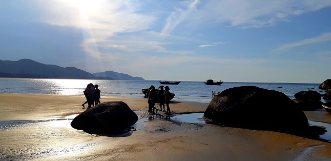 Mê mẩn ngắm biển vẻ hoang sơ Lộc Bình ở Cố đô Huế me man ngam bien ve hoang so loc binh o co do hue