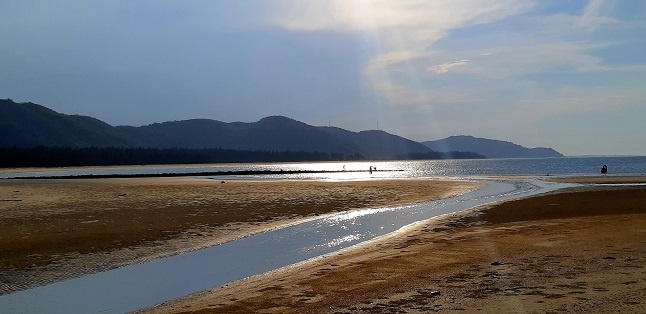 Mê mẩn ngắm biển vẻ hoang sơ Lộc Bình ở Cố đô Huế me man ngam bien ve hoang so loc binh o co do hue
