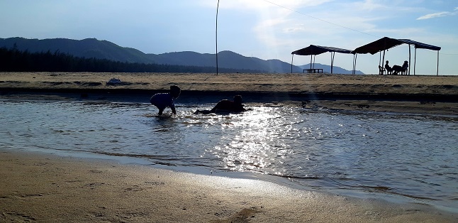 Mê mẩn ngắm biển vẻ hoang sơ Lộc Bình ở Cố đô Huế me man ngam bien ve hoang so loc binh o co do hue