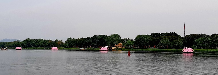 Chiêm ngưỡng 7 đài hoa sen hồng trên dòng Hương kính mừng Đại lễ Phật Đản chiem nguong 7 dai hoa sen hong tren dong huong kinh mung dai le phat dan
