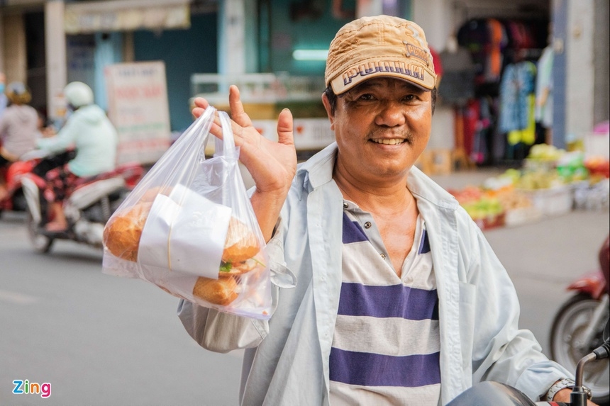 Photo: Zing News 1803-banh-mi-ba-tau-7