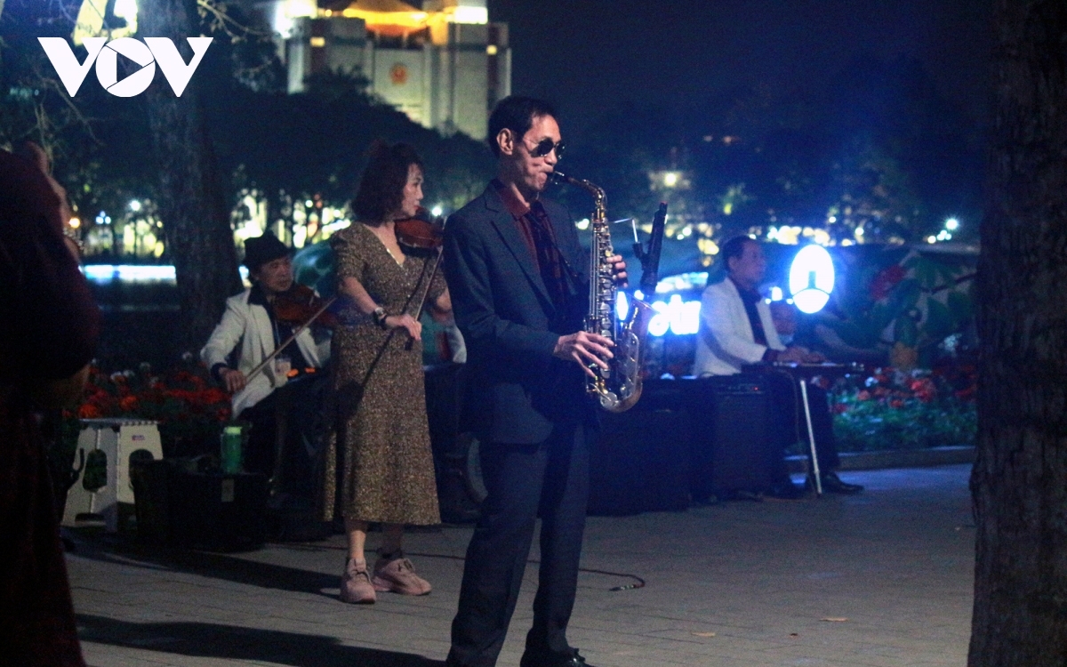 Photo: ZIng News In photos: Hanoi reopens weekend pedestrian zone in Old Quarter
