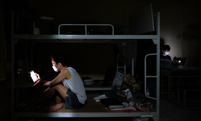 Vietnamese students from overseas study online at a Covid-19 quarantine facility in HCMC, April 2020. Photo: VNE 4040-vietnam-accessability-index-rank-2