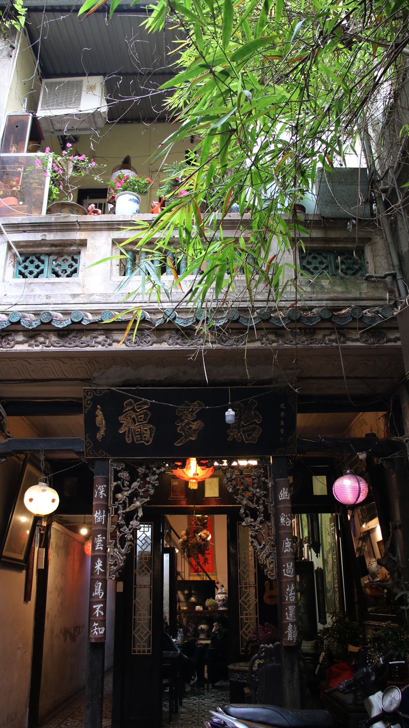 Tranquil coffee shop placed in Hanoi's 102-year-old house Tranquil coffee shop placed in Hanoi's 102 year-old house