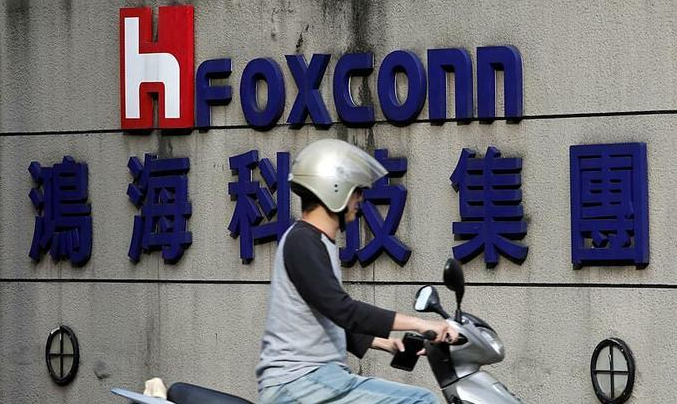 vietnam to become global base for phone and laptop production