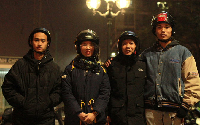 Young volunteers work overnight to rescue homeless children in Hanoi Young volunteers work overnight to rescue homeless children in Hanoi