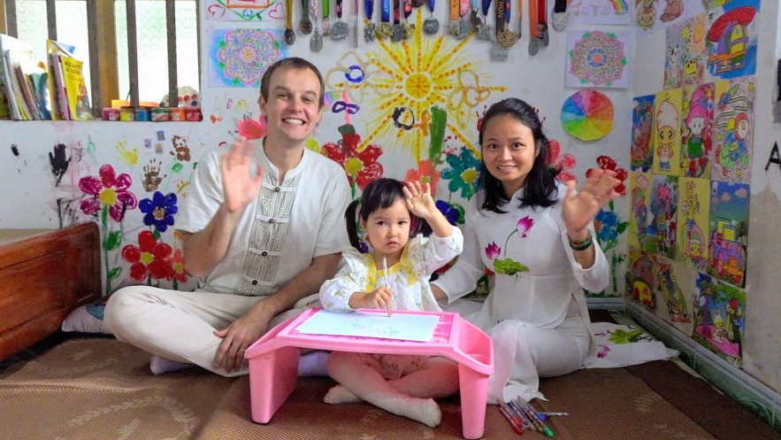 Vietnamese-Estonian Kid Impresses Social Media with NFT Paintings Vietnamese-Estonian Kid Impresses Social Media with NFT Paintings