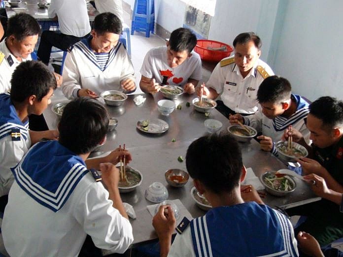 Businessman Brings Pho to Truong Sa Archipelago Businessman Brings Pho to Truong Sa Archipelago
