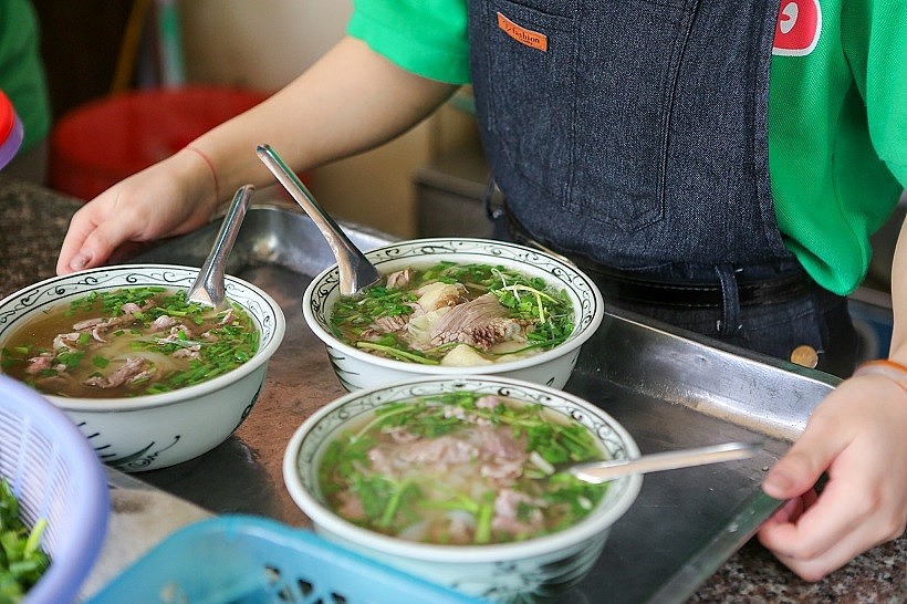 Businessman Brings Pho to Truong Sa Archipelago Businessman Brings Pho to Truong Sa Archipelago