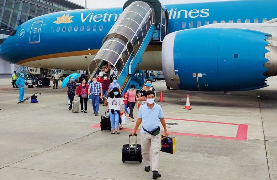 Vietnamese in Laos Express Delight As Hanoi-Vientiane Flight Route Reopened Vietnamese in Laos Express Delight As Hanoi-Vientiane Flight Route Reopened