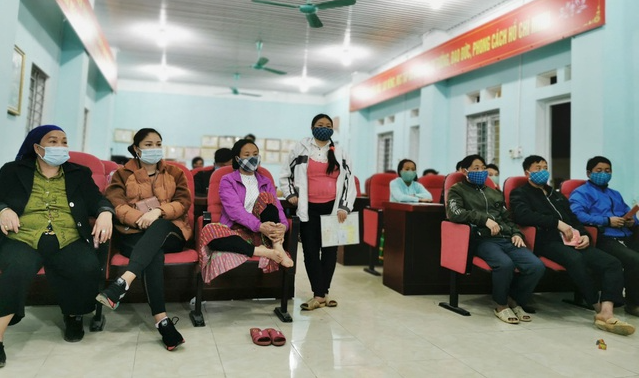 vietnamese residents in highland province spend nights to register citizen id