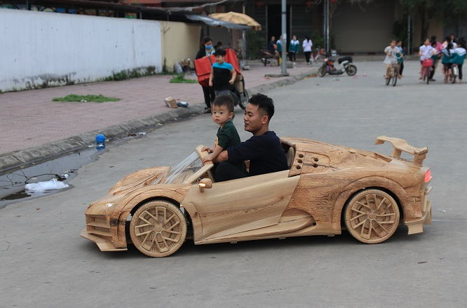 Vietnamese father built wooden Bugatti Centodieci for his son