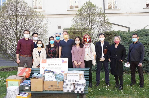 vietnamese in the czech republic promote solidarity to overcome covid 19