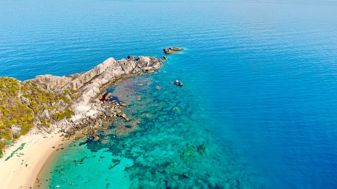 hon nua island paradise at the foot of deo ca pass