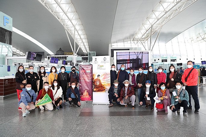 First Vietnamese Tourists Arrive at India After Pandemic Shutdown First Vietnamese Tourists Arrive at India After Pandemic Shutdown