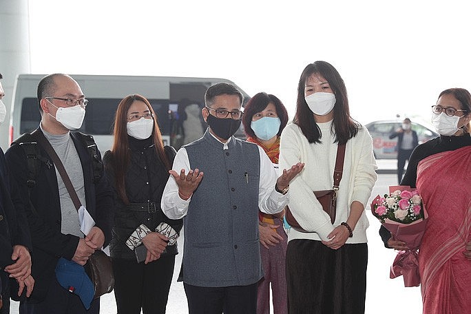 First Vietnamese Tourists Arrive at India After Pandemic Shutdown First Vietnamese Tourists Arrive at India After Pandemic Shutdown
